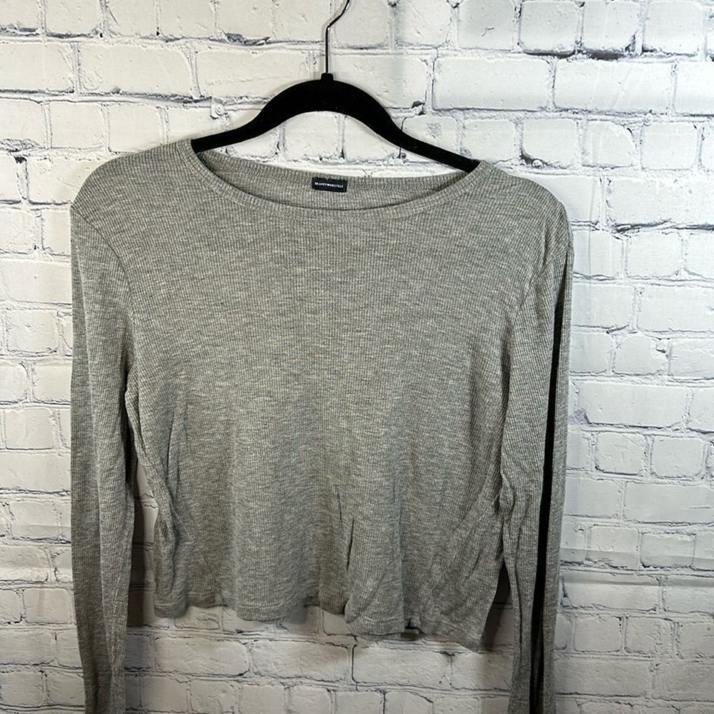 👕 Brandy Melville Long Gray Ribbed Shirt - Perfect Condition